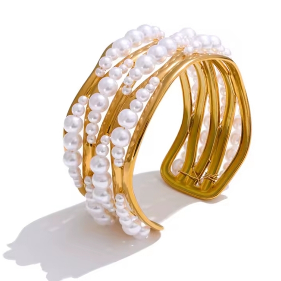 New ANTHRO Elegant Gold and Pearl Cuff Bracelet - Picture 1 of 11